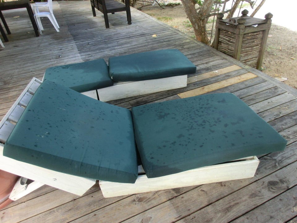 Schaumstoff Aufleger sehr verschmutzt nass Hotel Coconut Beach Club