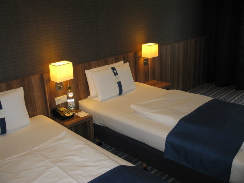 Schönes Zimmer Premier Inn Dresden City Zentrum