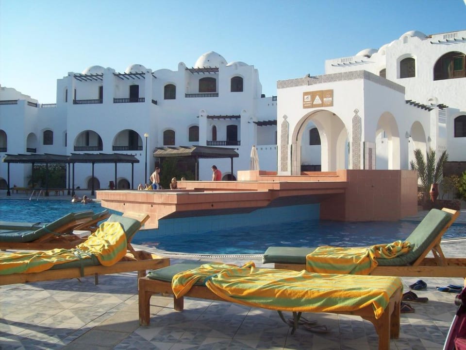 Pool mit Liegen Arabella Azur Resort