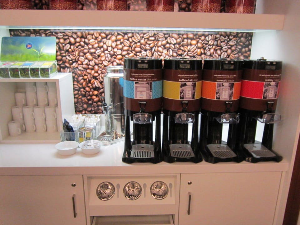 Frühstücksbüffet / Heißgetränke Hampton by Hilton Berlin City West