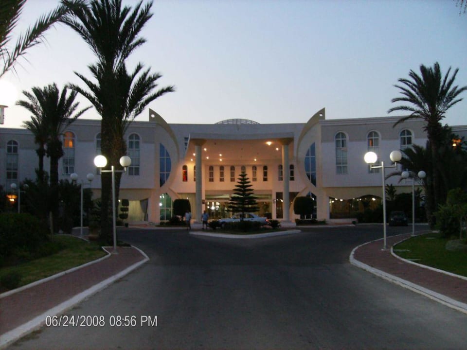 Zewnętrzny widok hotelu Ruspina Beach Resort