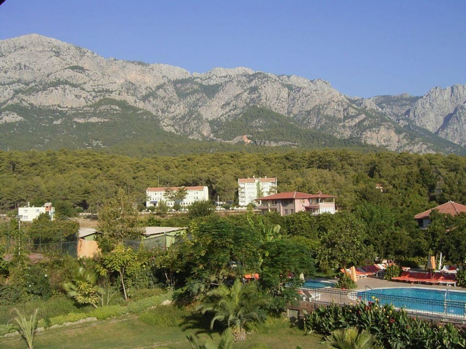 Berg-/ Poolblick im Gül Resort Armas Gül Beach