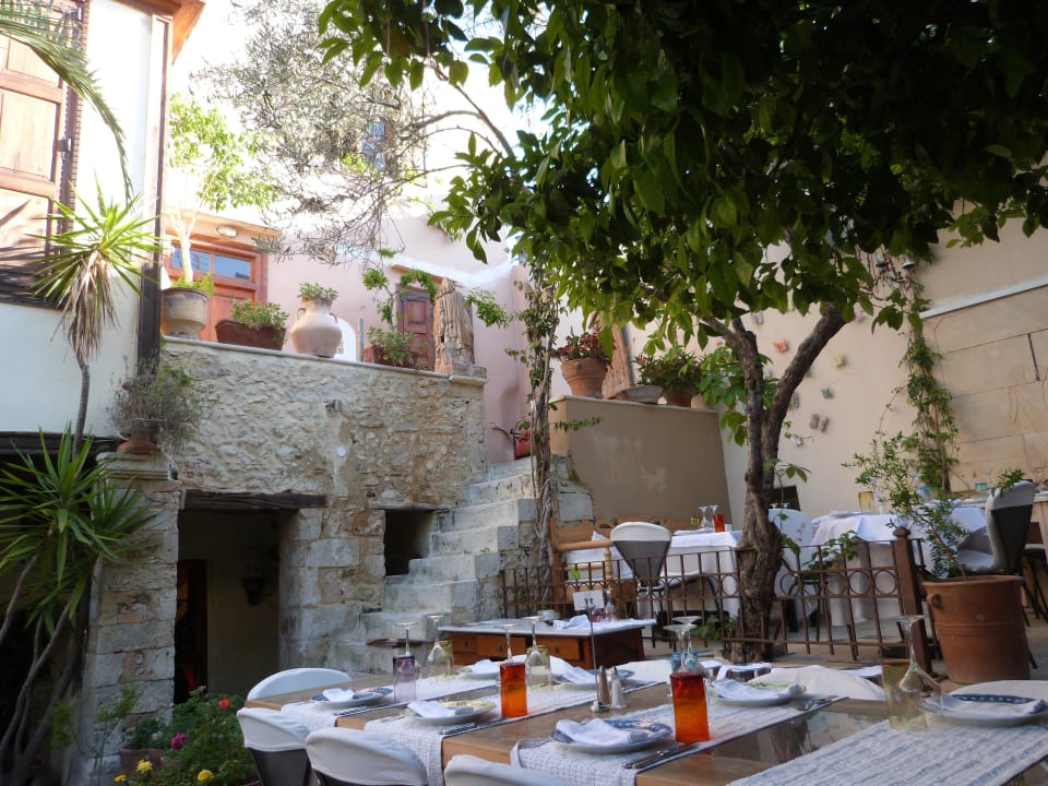 Courtyard Avli Lounge Apartments