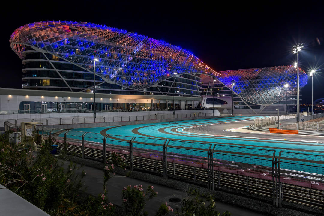 Ansicht bei Nacht W Abu Dhabi - Yas Island