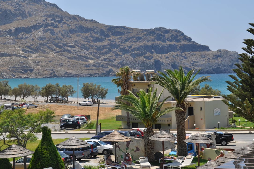Blick zur Straße Alianthos Garden Hotel