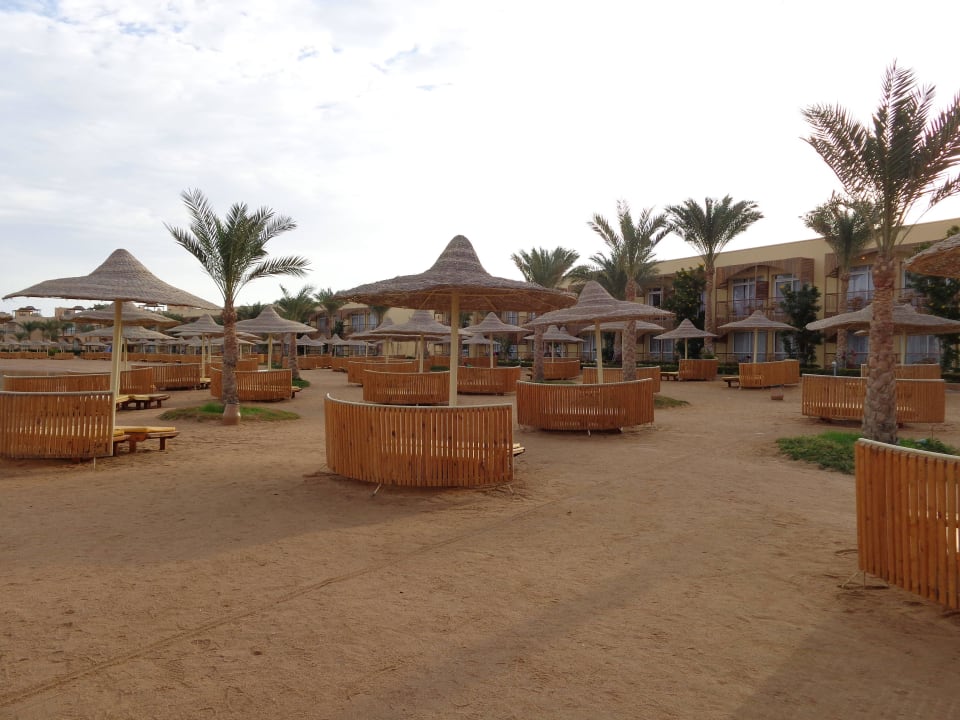 Пляж Desert Rose