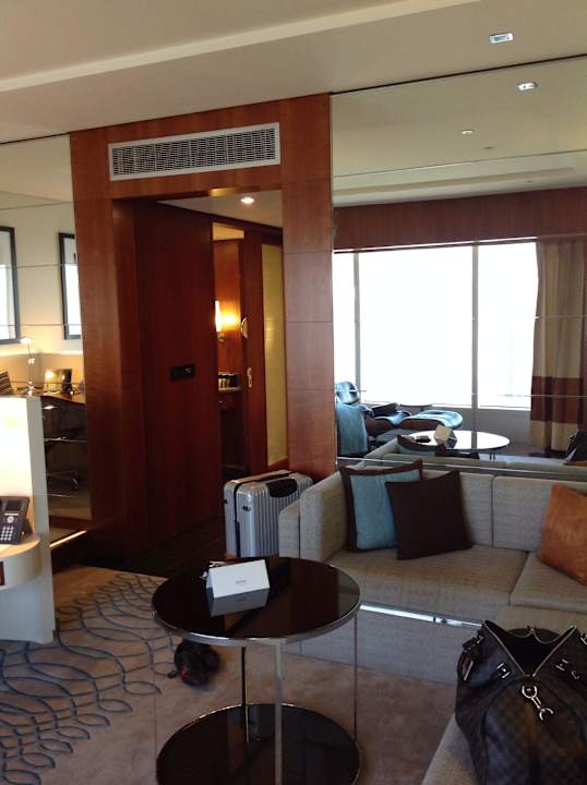 Blick ins Zimmer  Hotel Jumeirah Emirates Towers