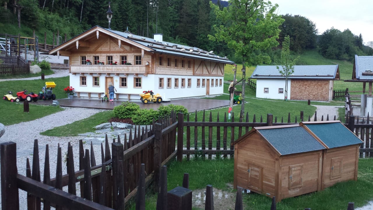 Mini Bauernhof für Kids Naturhotel Forsthofgut