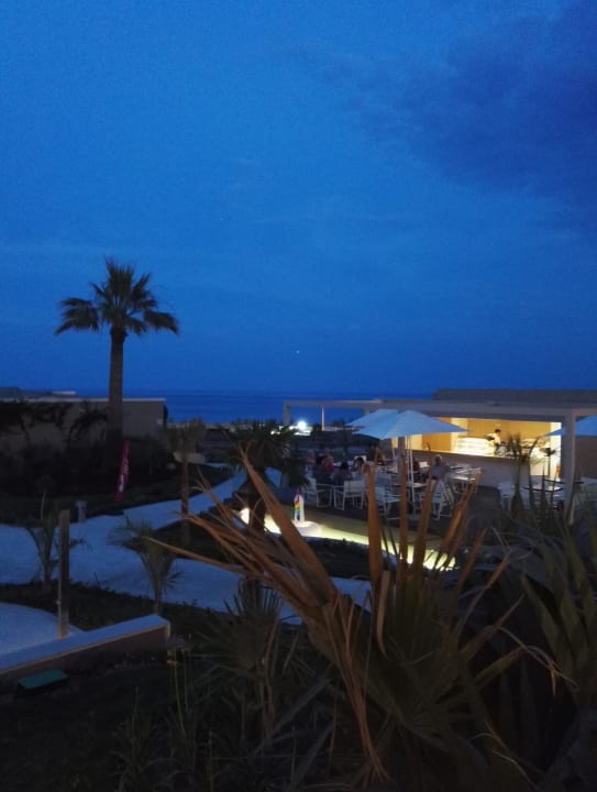 Nachts der Pool Mitsis Rodos Village