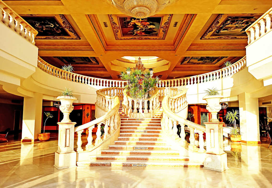 Lobby Hotel Titanic Palace