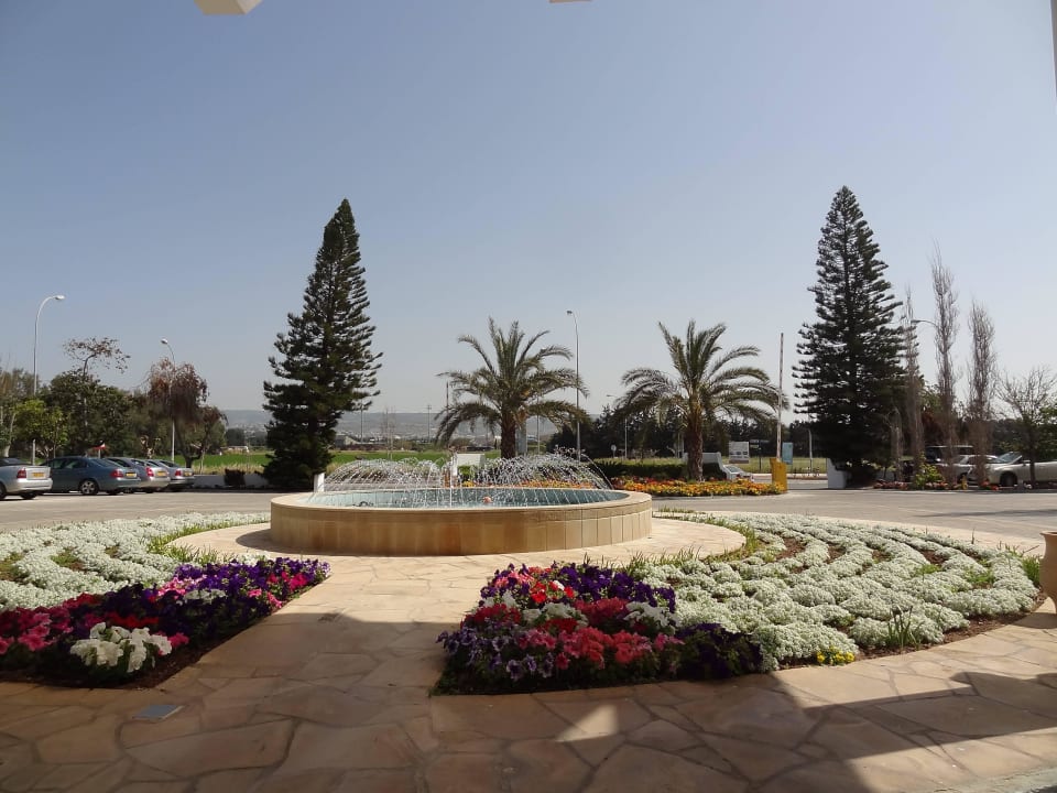 Gartenanlage vor der Hotelfront TUI BLUE Pioneer Beach