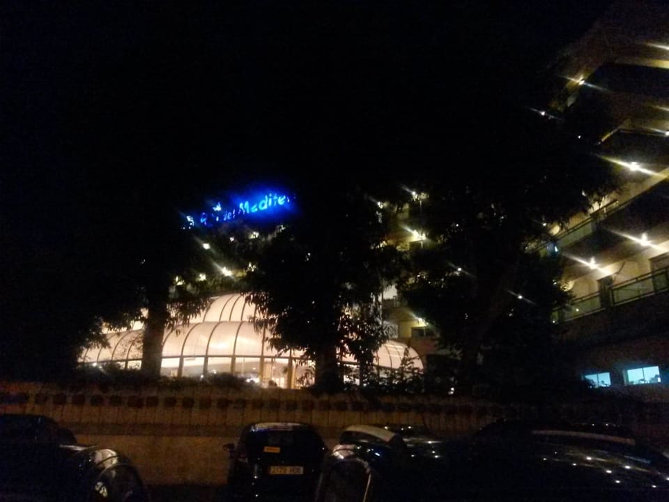 Ein Blick auf das Restaurant bei Nacht BG Hotel Rei del Mediterrani Palace