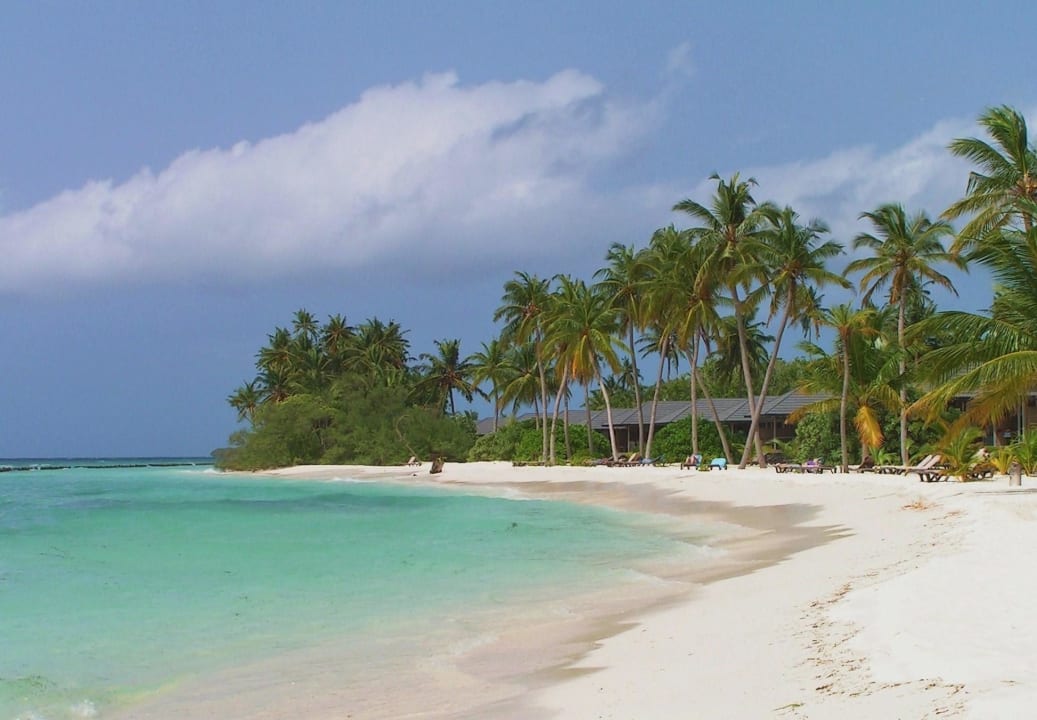 O strand Kuredu Island Resort & Spa