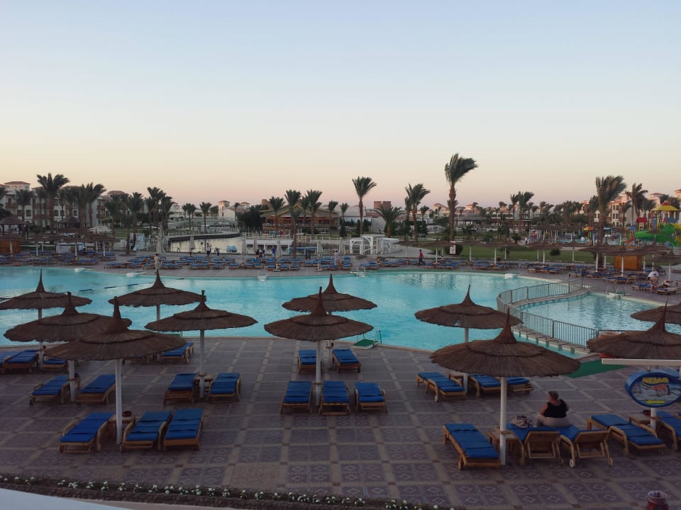 Aus der Lobby zum Active Pool Pickalbatros Dana Beach Resort - Hurghada