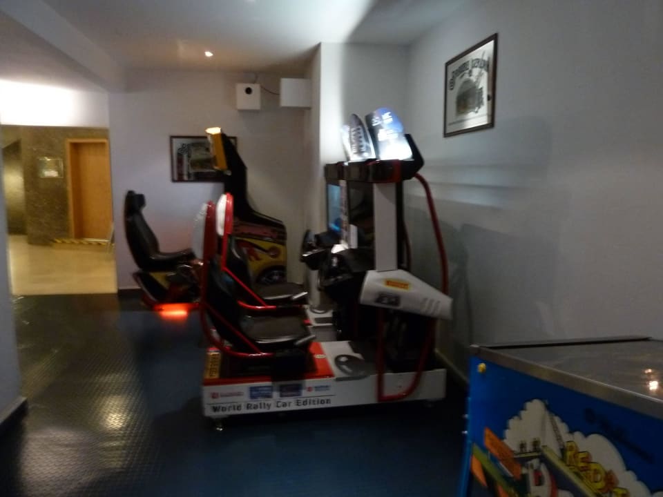 Fitnessraum AHORN Panorama Hotel Oberhof