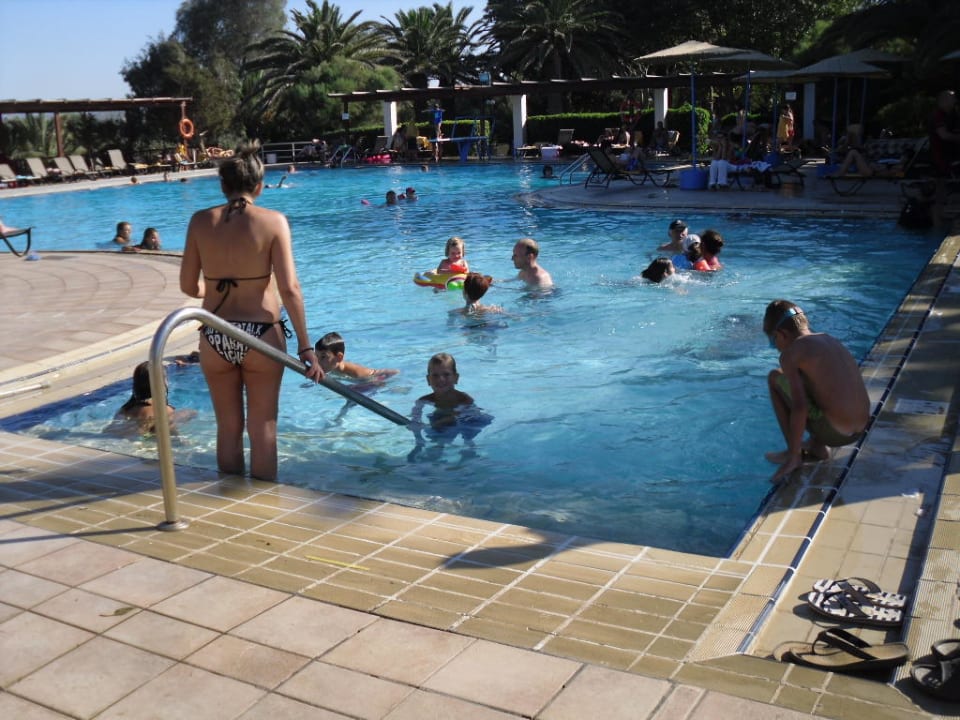 Pool am Tag Apollonia Beach Resort & Spa