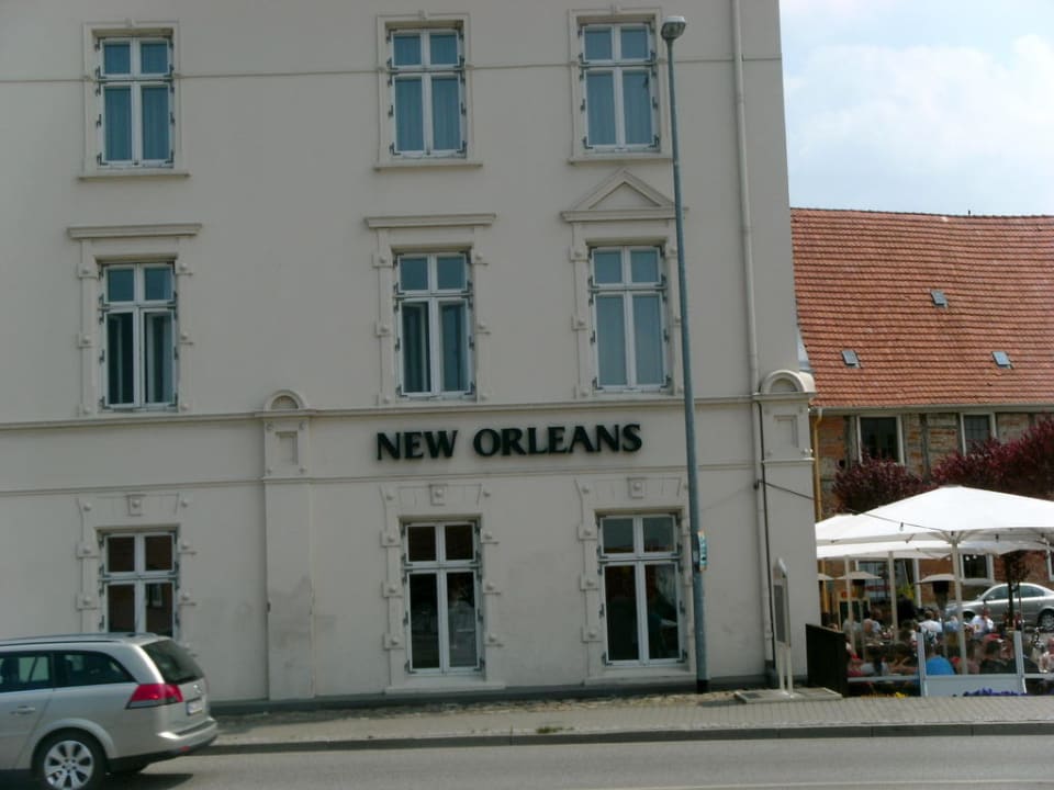 Außenansicht vom Hafen aus Hotel New Orleans