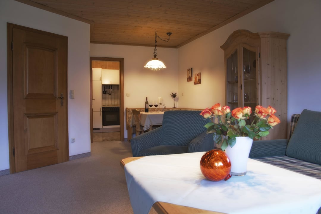 Die Essecke und die Küche  Ferienwohnung Göhring