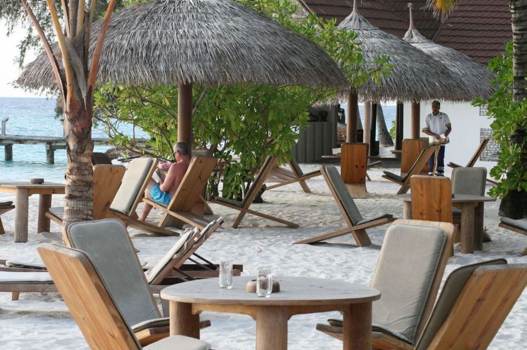 Blick über Teil der Strandbar Diamonds Thudufushi