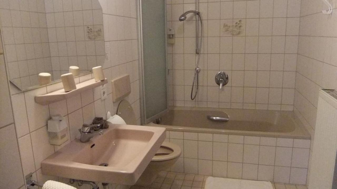 Das Badezimmer, Rollstuhlkompatibel Gästehaus Berlinger