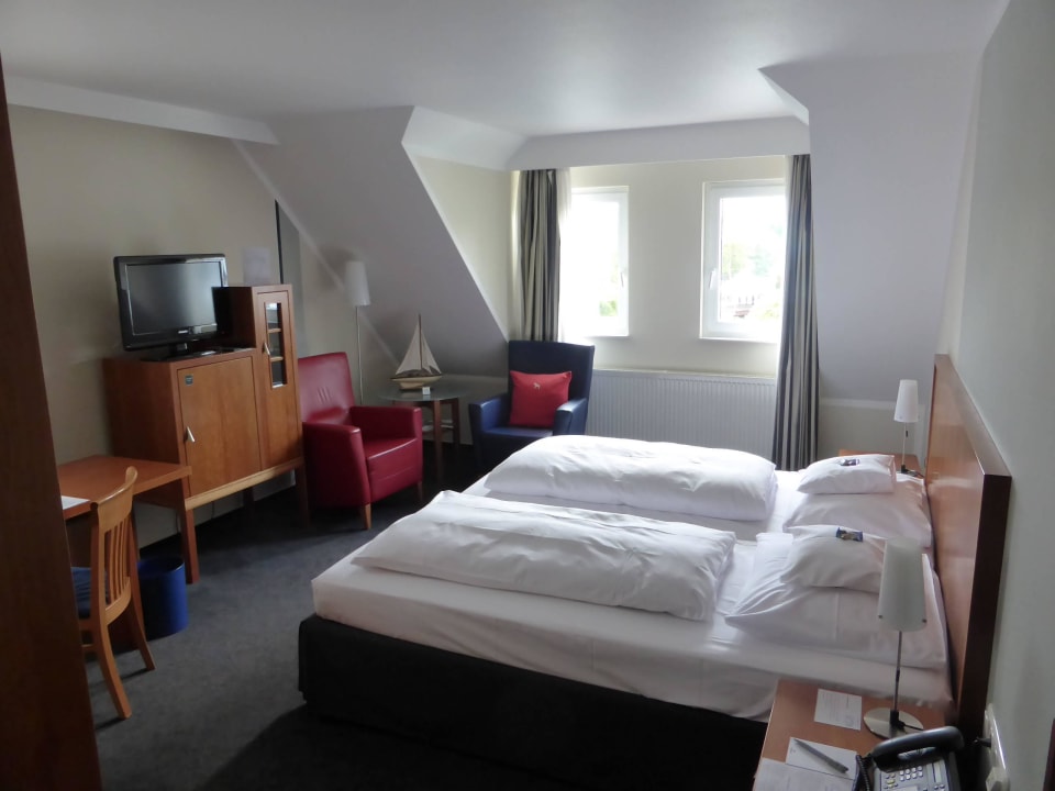 Gesamtansicht Seehotel Niedernberg