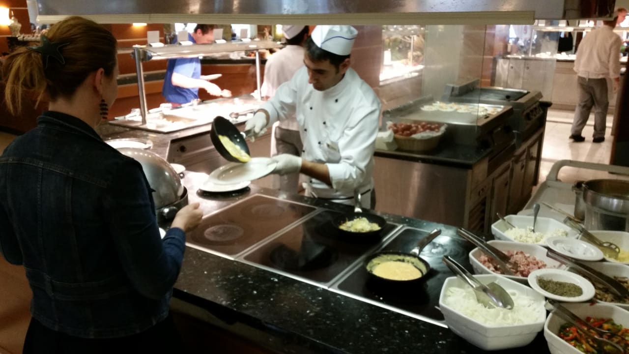 Frühstück  Neptune Luxury Resort