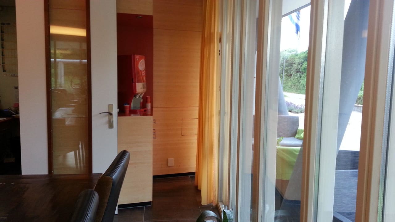 Super Kaffee hinter Empfang Duinhotel Zomerlust