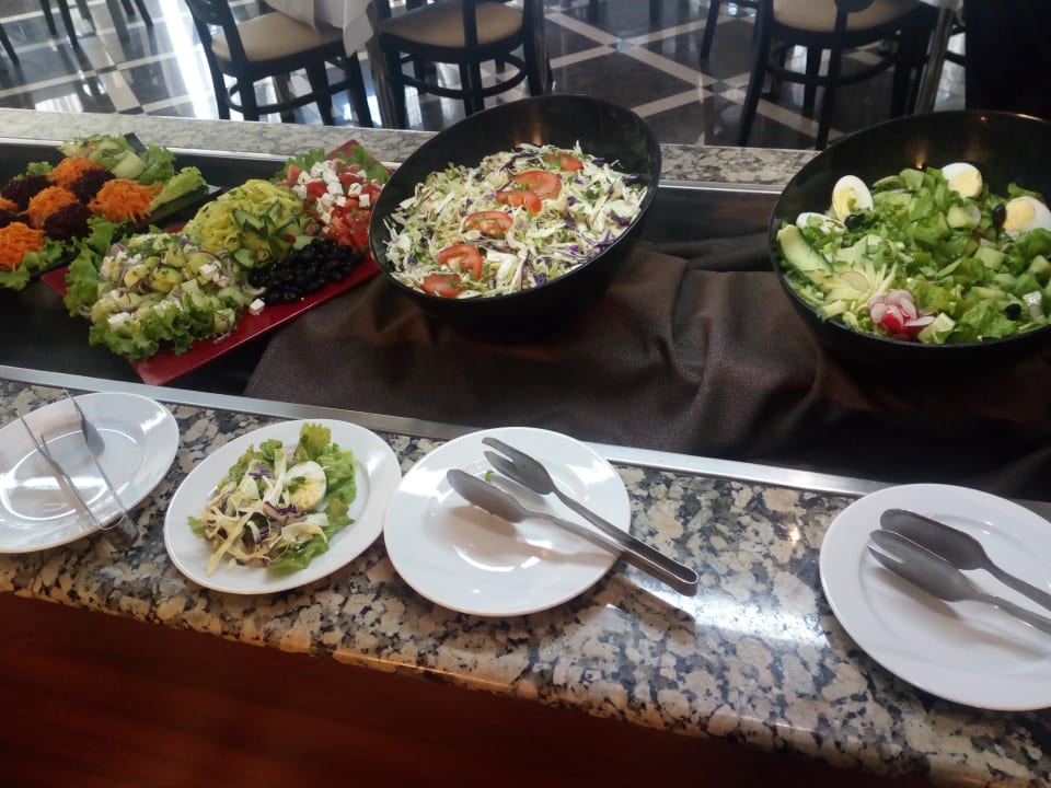 Es gab jeden Tag Salat und fast immer den gleichen. Vemara Beach