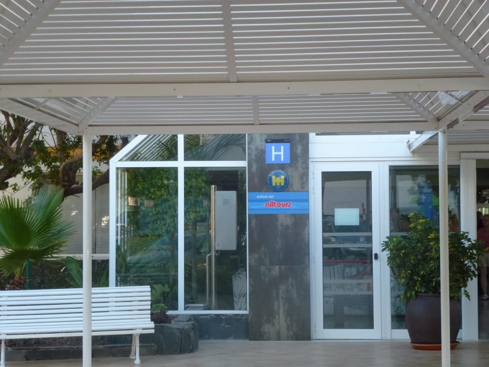 Haupteingang allsun Hotel Lucana