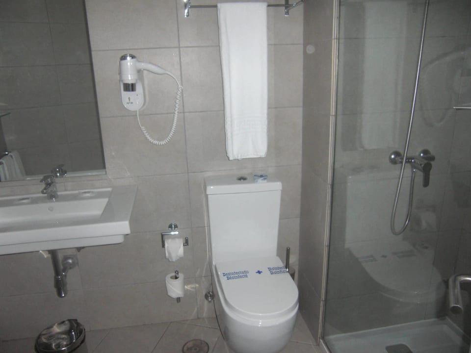 Blick in das Badezimmer Servatur Playa Bonita