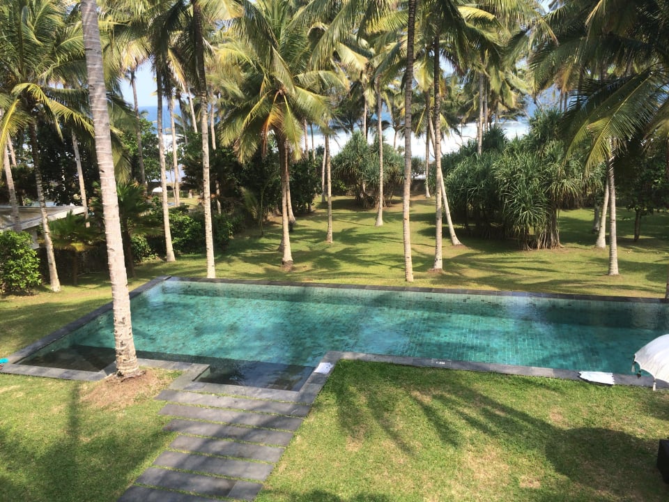 Unser Pool und Weg zum Strand Kelapa Retreat & Spa