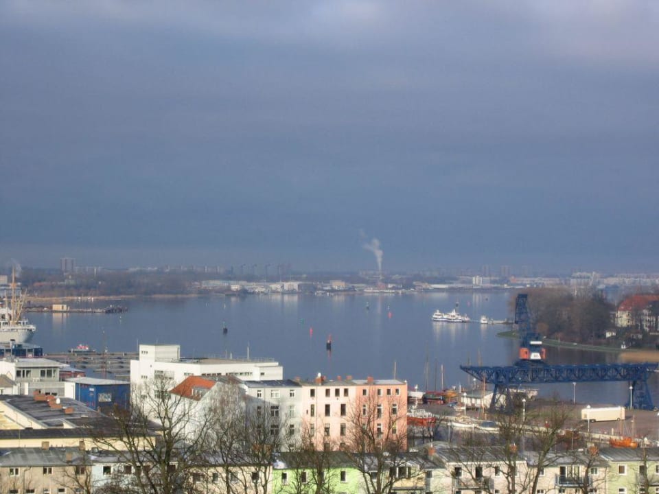 Blick auf Warnow ScanHotels City Rostock