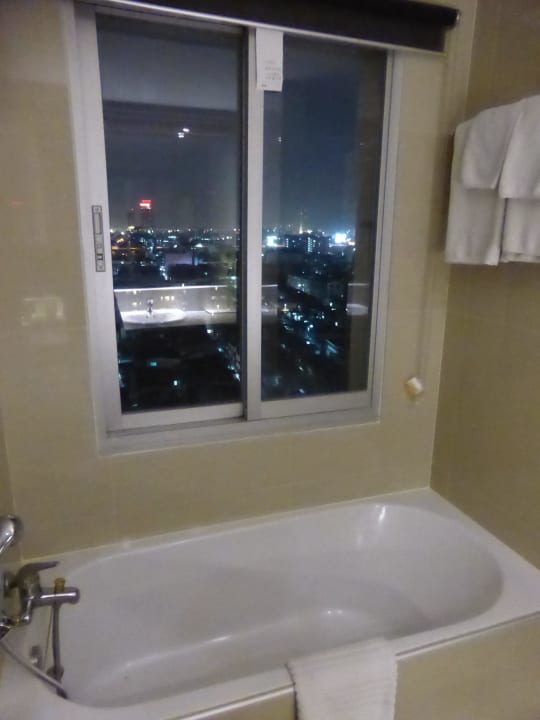 Bad mit Ausblick Hotel Evergreen Place Bangkok