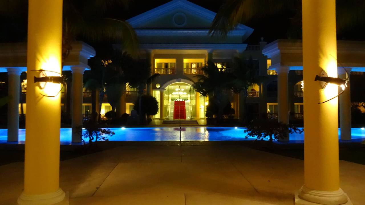 Ruhepool - New BlueLight JOIA Paraiso by Iberostar