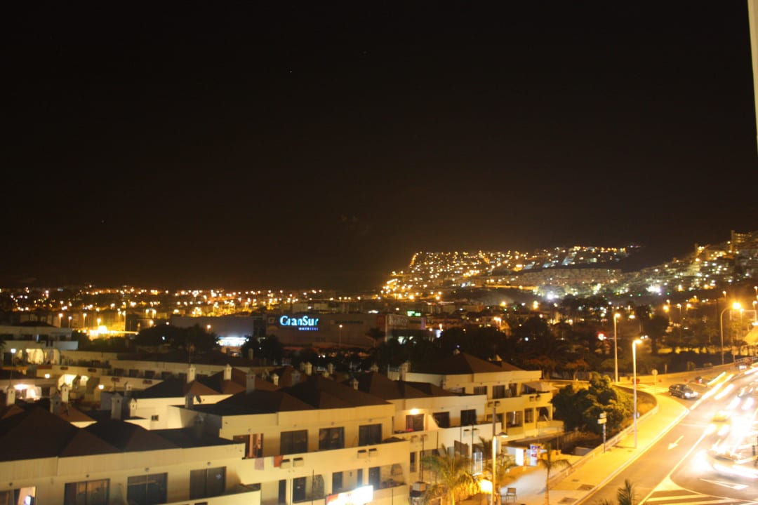 Sonnenuntergang vom Balkon vor der Zimmertür Playa Olid Suites & Apartments