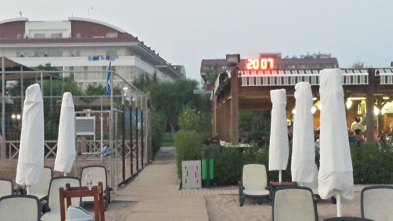 Blick vom Strand zum Hotel Sentido Trendy Verbena Beach