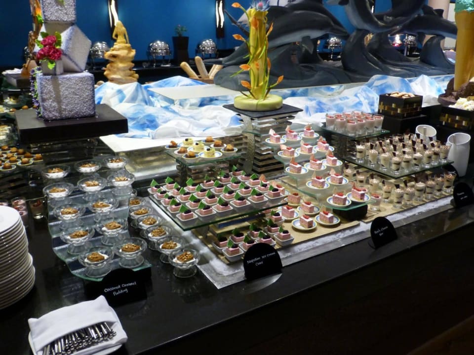 Buffet Veligandu Maldives Resort Island