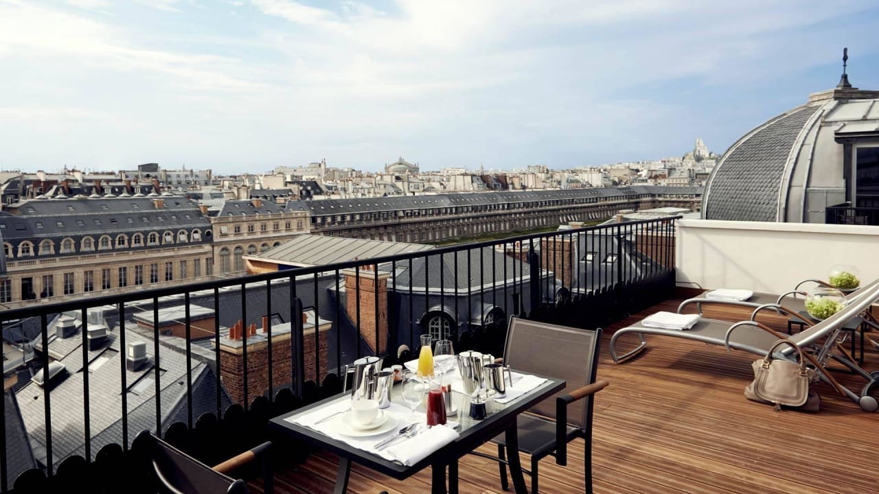 Suite Panoramique terrasse Grand Hotel du Palais Royal