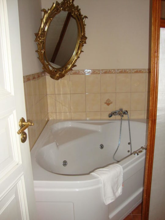 Die Badewanne (Whirlpool) Paszkowka Palace