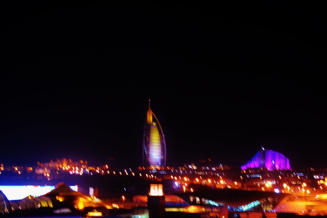 Ausblick bei Nacht Citymax Hotel Al Barsha