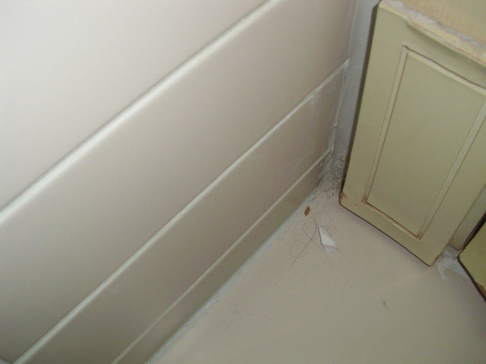 Dreckecke im Bad nach drei Tagen Hotel Delphin Diva