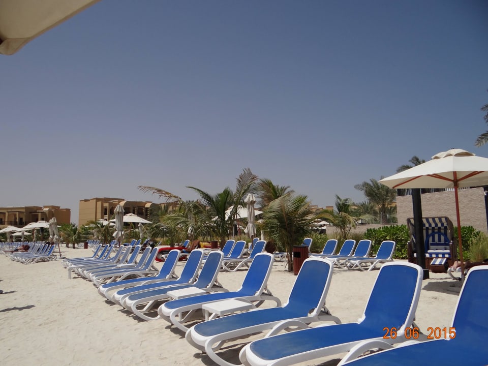 Viele FREIE Liegen DoubleTree by Hilton Resort & Spa Marjan Island