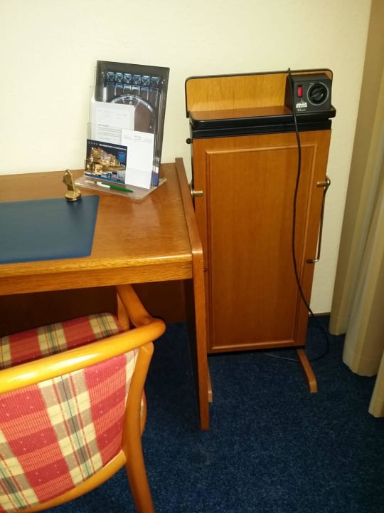 Schreibtisch Hosenbügler Sure Hotel by Best Western Wilhelmshaven City
