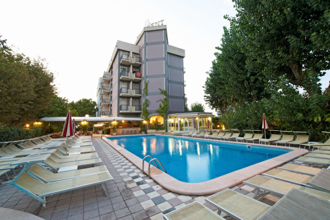 Vista piscina Hotel President