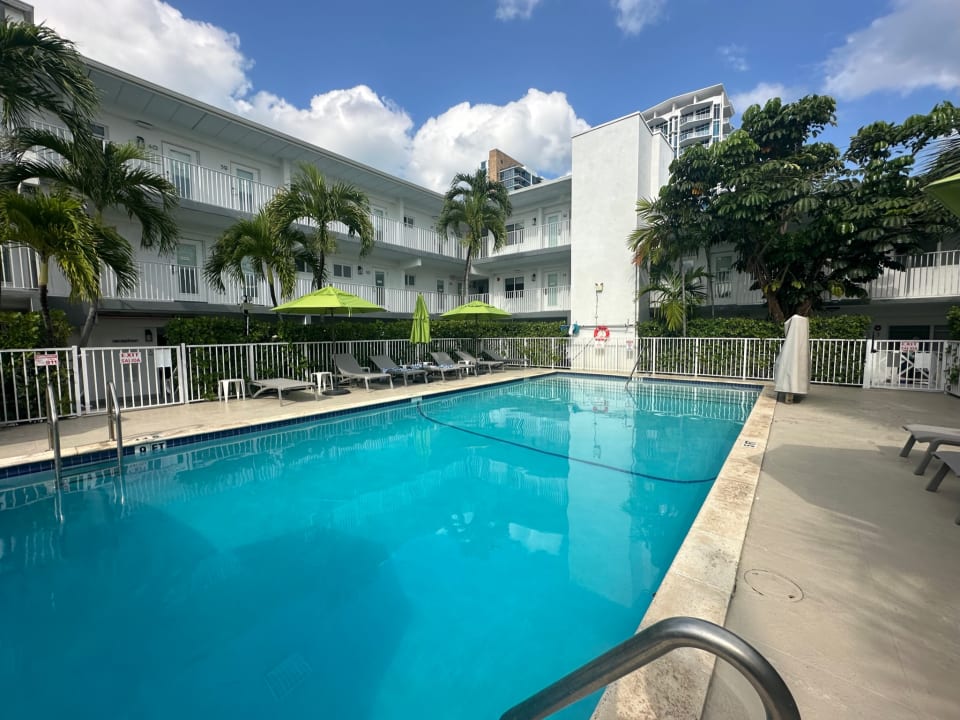 Pool Park Royal Miami Beach