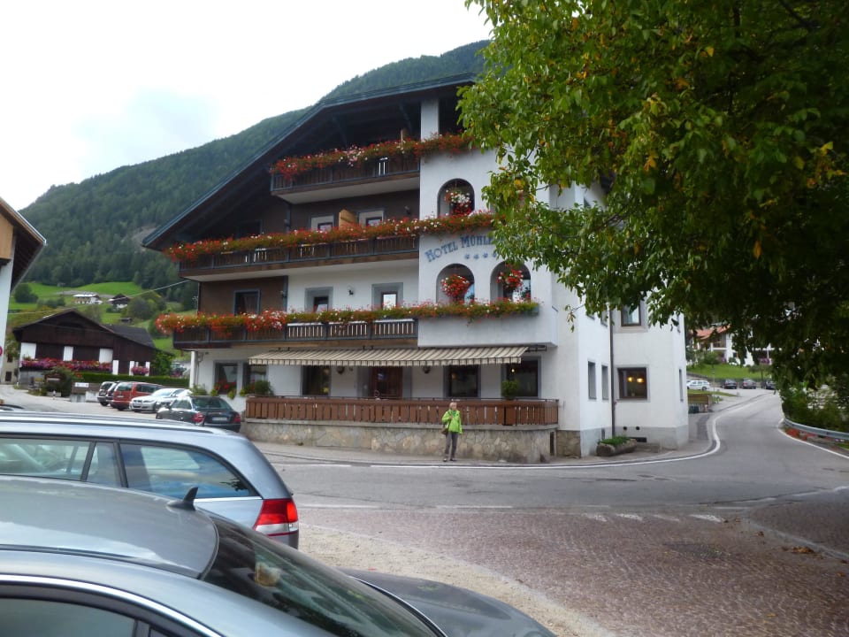 Der Mühlener Hof etwas seitlich Hotel Mühlenerhof