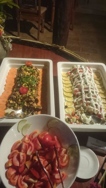 Wunderschön angerichtetes Dinner Sultan Sands Island Resort & Spa