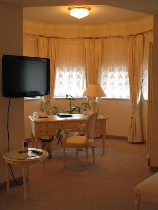 Suite im Türmchen im 5. Stock Victor's Residenz Hotel Leipzig