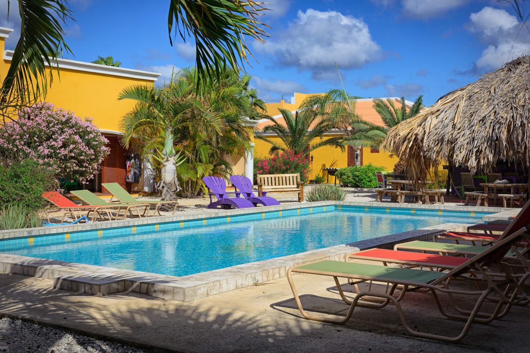 Pool Apartments Djambo Bonaire