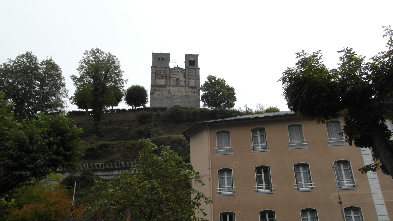 Hotel mit romanischer Kirche Hotel de la Paix